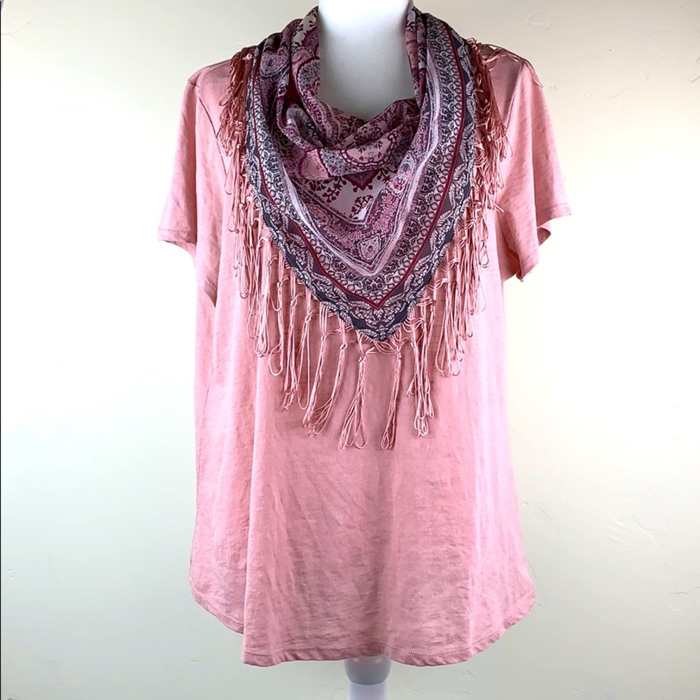 One World t-shirt with scarf